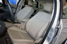 2015款福特福克斯三厢1.6L自动舒适型