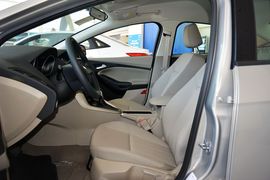 2015款福特福克斯三厢1.6L自动舒适型