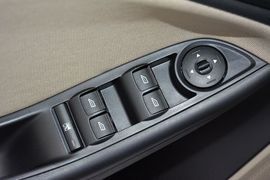 2015款福特福克斯三厢1.6L自动舒适型
