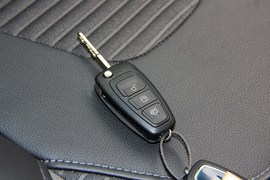 2015款福特福克斯三厢1.6L自动舒适型