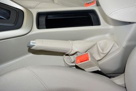2015款福特福克斯三厢1.6L自动舒适型