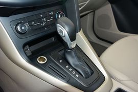 2015款福特福克斯三厢1.6L自动舒适型