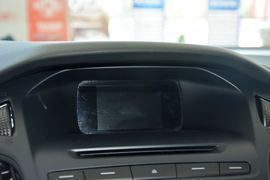 2015款福特福克斯三厢1.6L自动舒适型