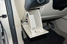 2015款福特福克斯三厢1.6L自动舒适型
