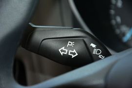 2015款福特福克斯三厢1.6L自动舒适型