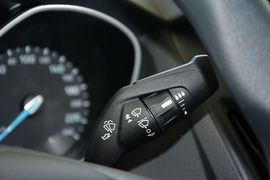 2015款福特福克斯三厢1.6L自动舒适型