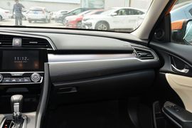 2016款本田思域220TURBO自动豪华版