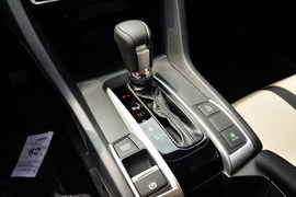 2016款本田思域220TURBO自动豪华版
