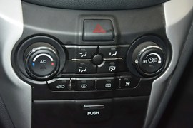 2016款长安逸动电动车豪华型