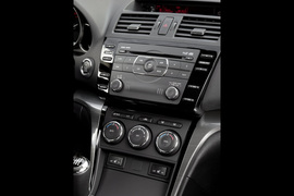 2011款马自达6轿跑车