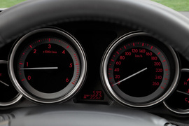 2011款马自达6轿跑车
