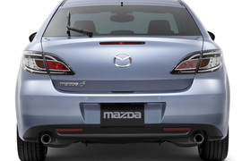 2011款马自达6轿跑车