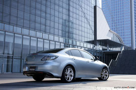 2011款马自达6轿跑车