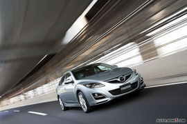 2011款马自达6轿跑车