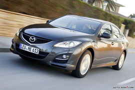 2011款马自达6轿跑车