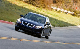 2010款雅阁海外对比测试