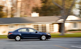 2010款雅阁海外对比测试