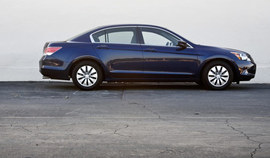 2010款雅阁海外对比测试