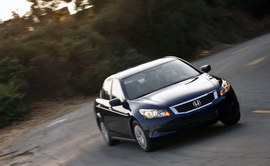 2010款雅阁海外对比测试