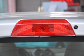2010款日产玛驰1.5L自动标准型