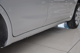 2010款日产玛驰1.5L自动标准型