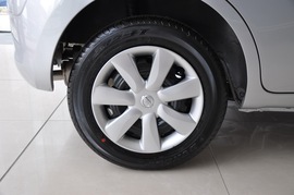 2010款日产玛驰1.5L自动标准型