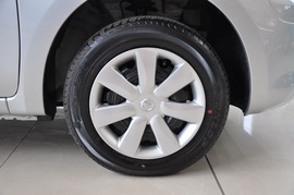 2010款日产玛驰1.5L自动标准型