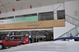 2010款日产玛驰1.5L自动标准型
