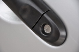 2010款日产玛驰1.5L自动标准型