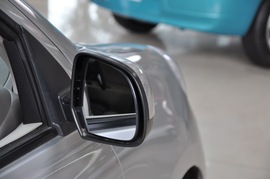 2010款日产玛驰1.5L自动标准型