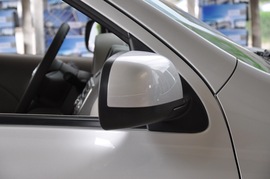 2010款日产玛驰1.5L自动标准型