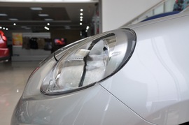 2010款日产玛驰1.5L自动标准型
