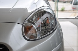 2010款日产玛驰1.5L自动标准型