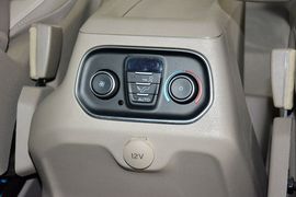 2016款福特途睿欧2.0T手动精睿版