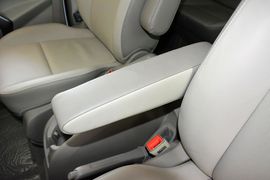 2016款福特途睿欧2.0T手动精睿版