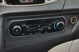 2016款福特途睿欧2.0T手动精睿版