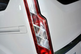 2016款福特途睿欧2.0T手动精睿版