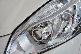 2016款福特途睿欧2.0T手动精睿版