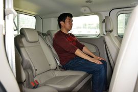 2016款福特途睿欧2.0T手动精英版到店实拍