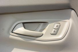 2016款福特途睿欧2.0T手动精英版