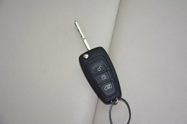 2016款福特途睿欧2.0T手动精英版
