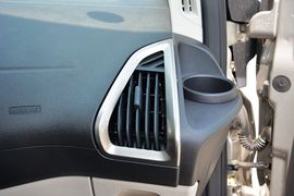 2016款福特途睿欧2.0T手动精英版