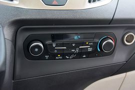 2016款福特途睿欧2.0T手动精英版