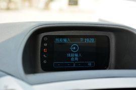 2016款福特途睿欧2.0T手动精英版