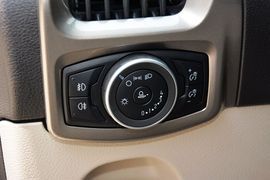 2016款福特途睿欧2.0T手动精英版