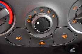 2010款雪佛兰新赛欧两厢1.4L