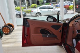 2010款阿斯顿马丁Rapide