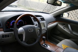 2010款丰田凯美瑞240V