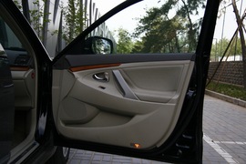 2010款丰田凯美瑞240V