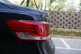 2010款丰田凯美瑞240V
